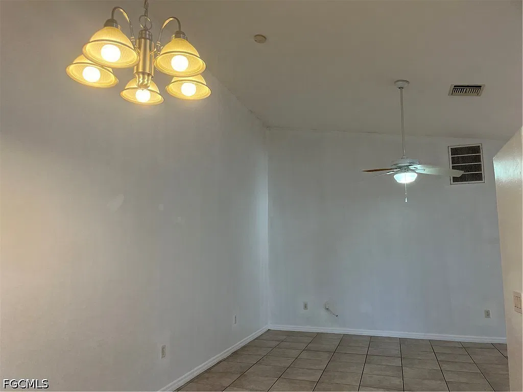 2 bed, 2.0 bath, 1100 sqft, $1,375 — Photo 2