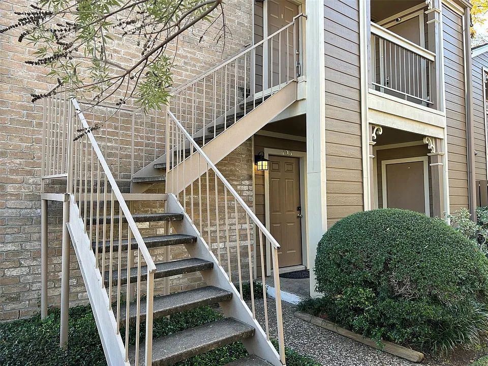 1880 White Oak Dr #103