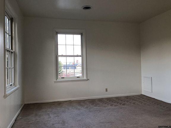 5th image of 149 S Lake Ave