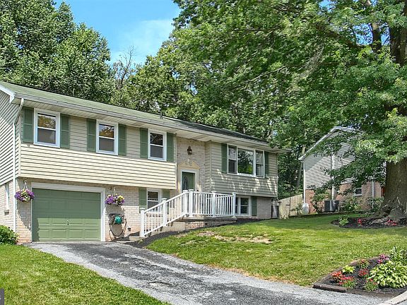 2nd image of 137 Pleasantview Ter