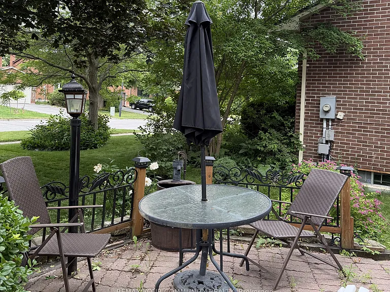 209 Yorkshire Dr — Photo 4