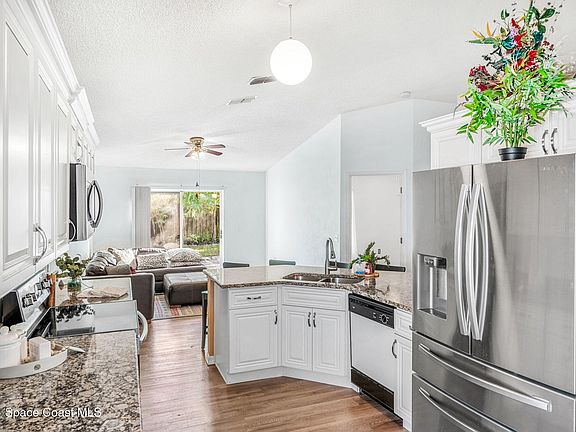 3rd image of 8509 Ivanhoe Dr
