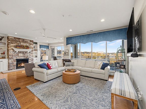 5th image of 101 Harbor Greene Dr #W405