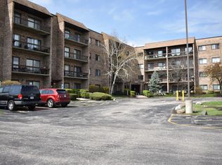 1400 N Elmhurst Rd APT 102, Mount Prospect, IL 60056