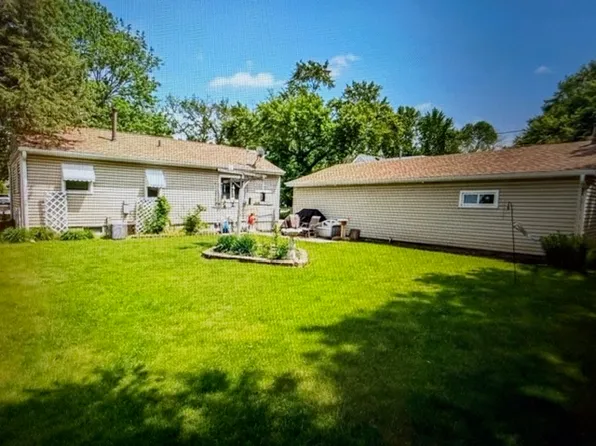 8820 Monroe St NE, Blaine, MN 55434