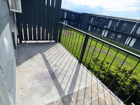 4th image of 605 N Gray St #241