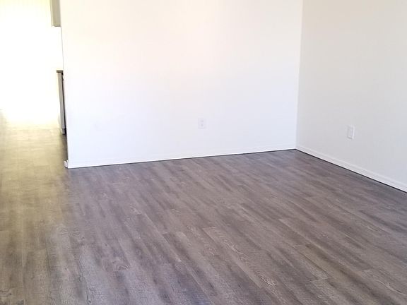 4th image of 429 E 8th Ave APT 3