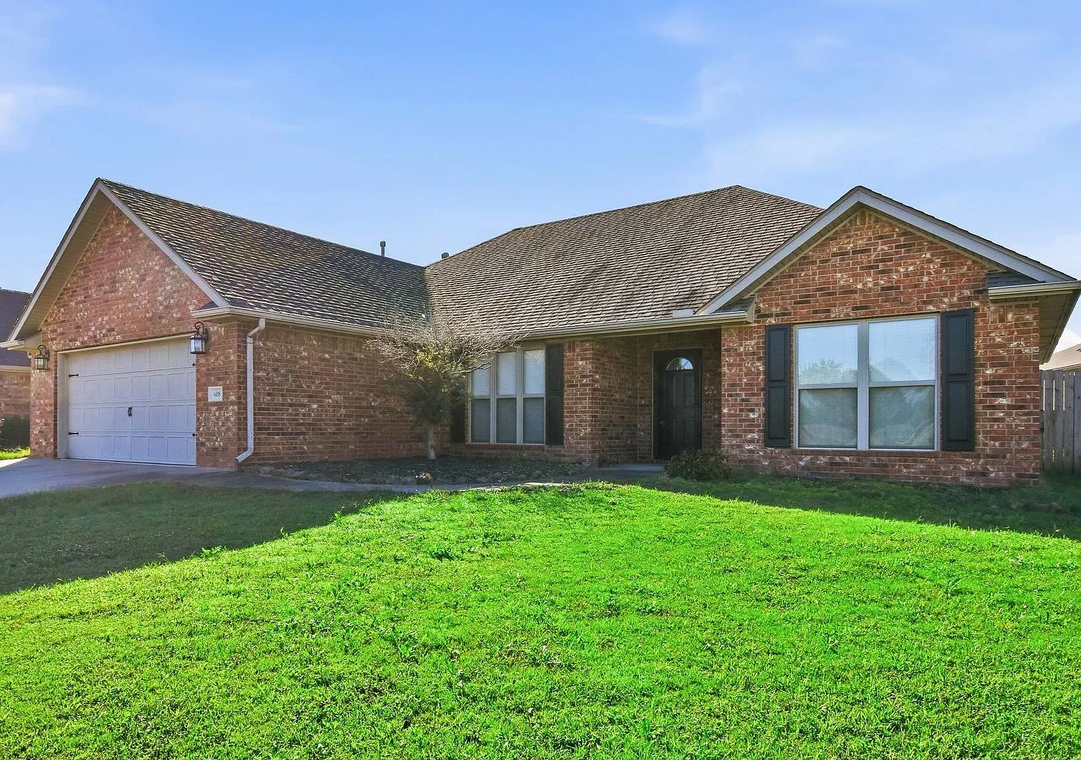 Beautiful and Spacious 3 Bedroom Home — Photo 3