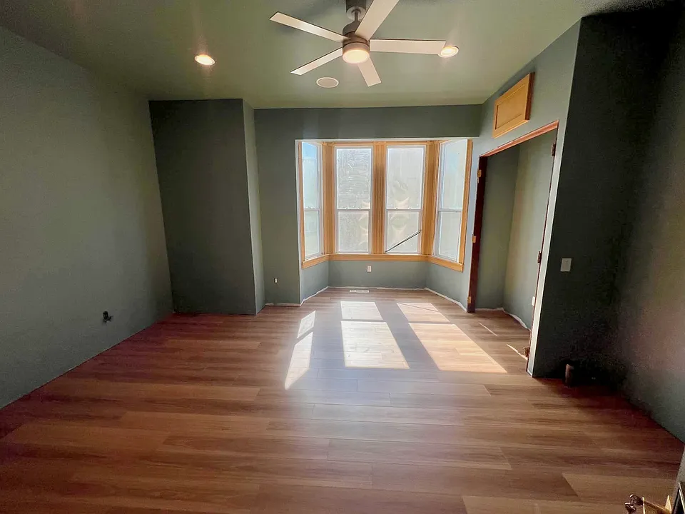 325 N Main St