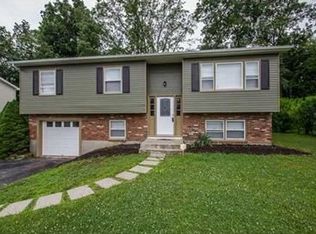 35 Maple Dr, Middletown, NY 10940