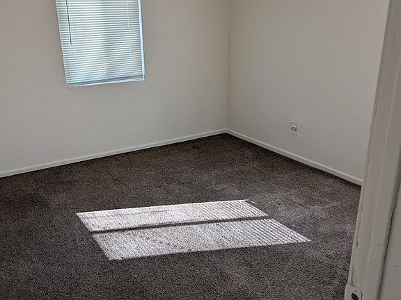 5th image of 1390 Riverside Dr