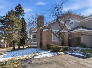 6821 Kindling Ct, West Bloomfield, MI 48322