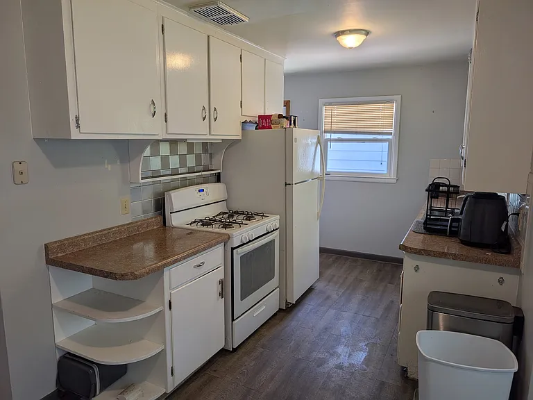 7437 North Ave — Photo 3