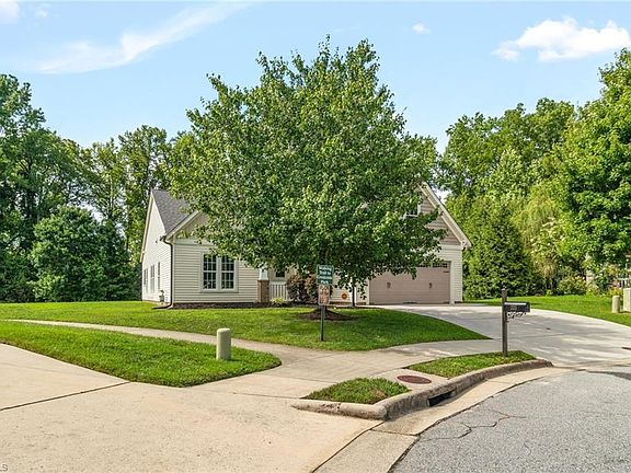 3rd image of 209 Waters Edge Dr