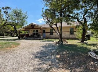 1528 Hummingbird Ln, Graford, TX 76449