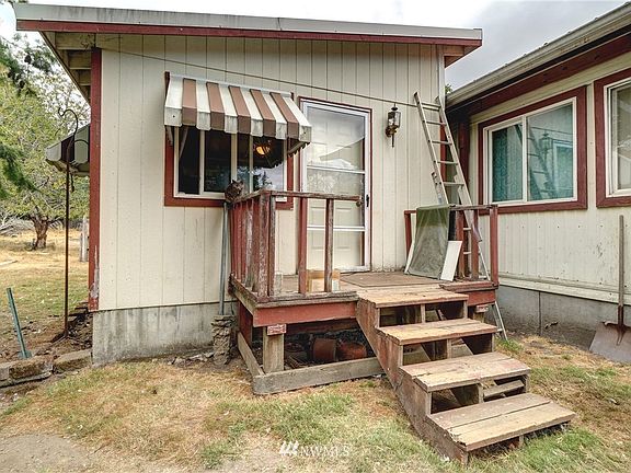 Exterior view of front entrance to separate living space.