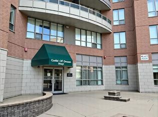 4640 Kimbermount Ave #707, Mississauga, ON L5M 5W6