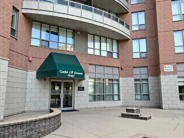 4640 Kimbermount Ave #707, Mississauga, ON L5M 5W6