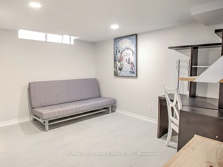 66 Bayhampton Cres — Photo 12