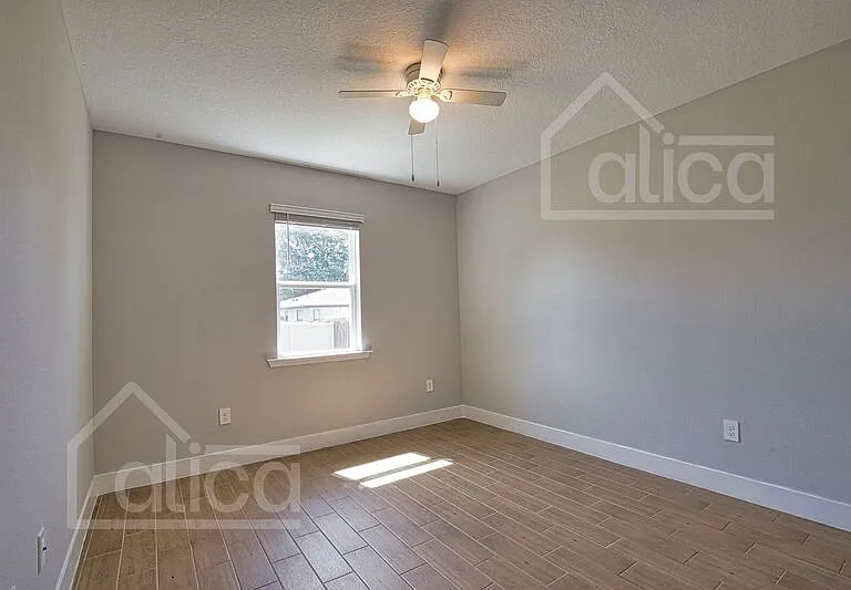 1610 Rada Ln — Photo 33