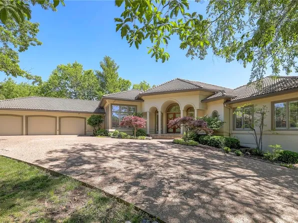 12215 Wyandotte Ct, Kansas City, MO 64145