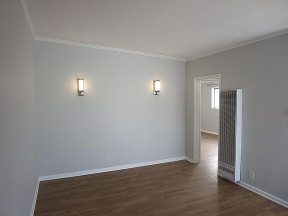 3rd image of 1357 Edgecliffe Dr APT 4