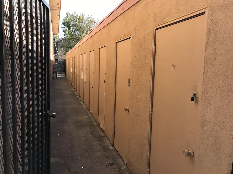 Plaza Garden Apts. — Photo 7