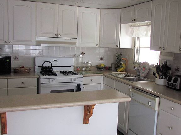 4th image of 153 4th St E