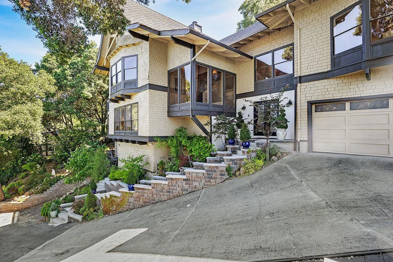 270 Holly Ln photo 1