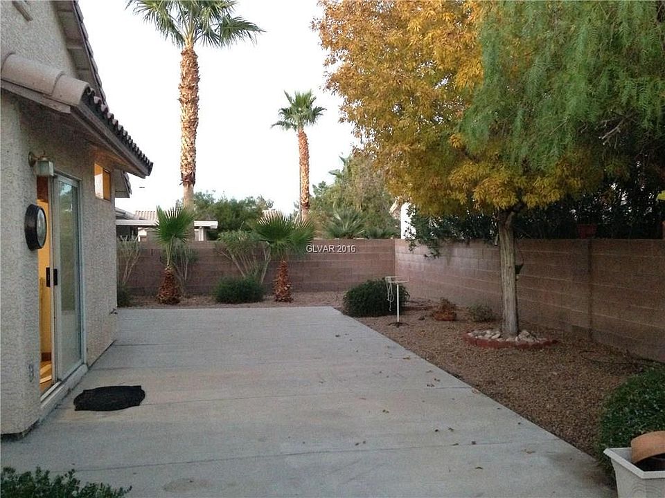 2nd image of 332 Desert Knolls St