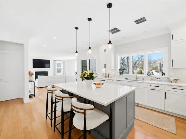 115 Oxford Rd, Newton, MA 02459