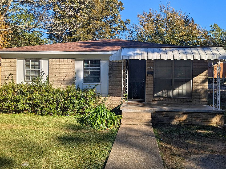 Located on a quiet street two minutes from UALR.