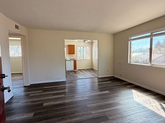 2nd image of 985 30th Ave APT 3