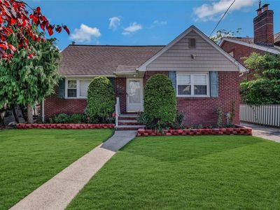 502 S 11th Street, New Hyde Park, NY, 11040