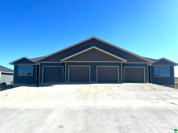 1010 14th St SE, Orange City, IA 51041