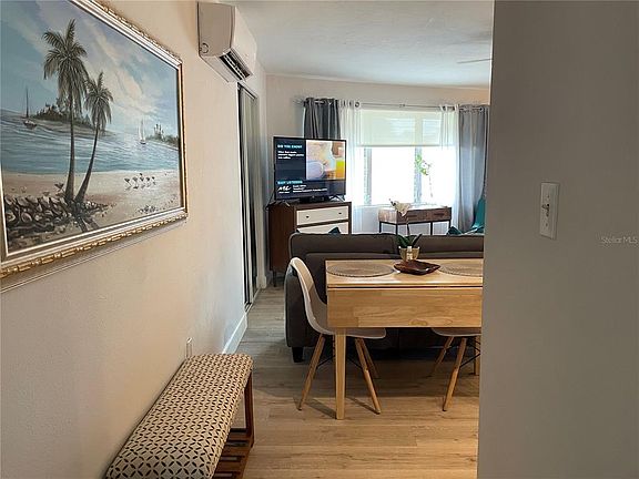 5th image of 1508 Dolphin St #7