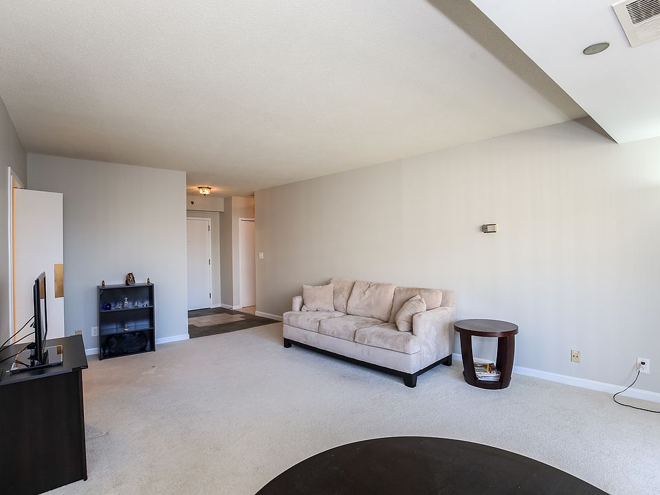 1st image of 1805 Crystal Dr APT 1002S