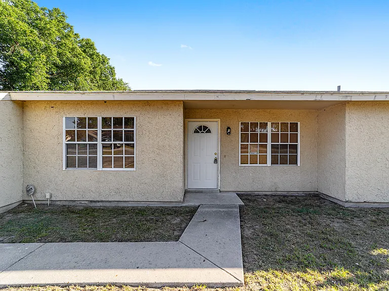 325 Oak Track Crse — Photo 3
