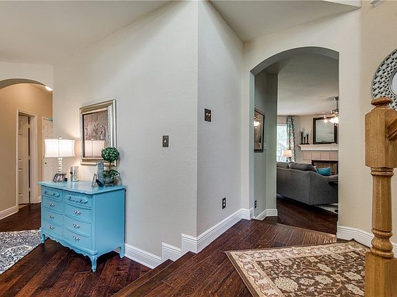 4th image of 1413 Summerhill Dr