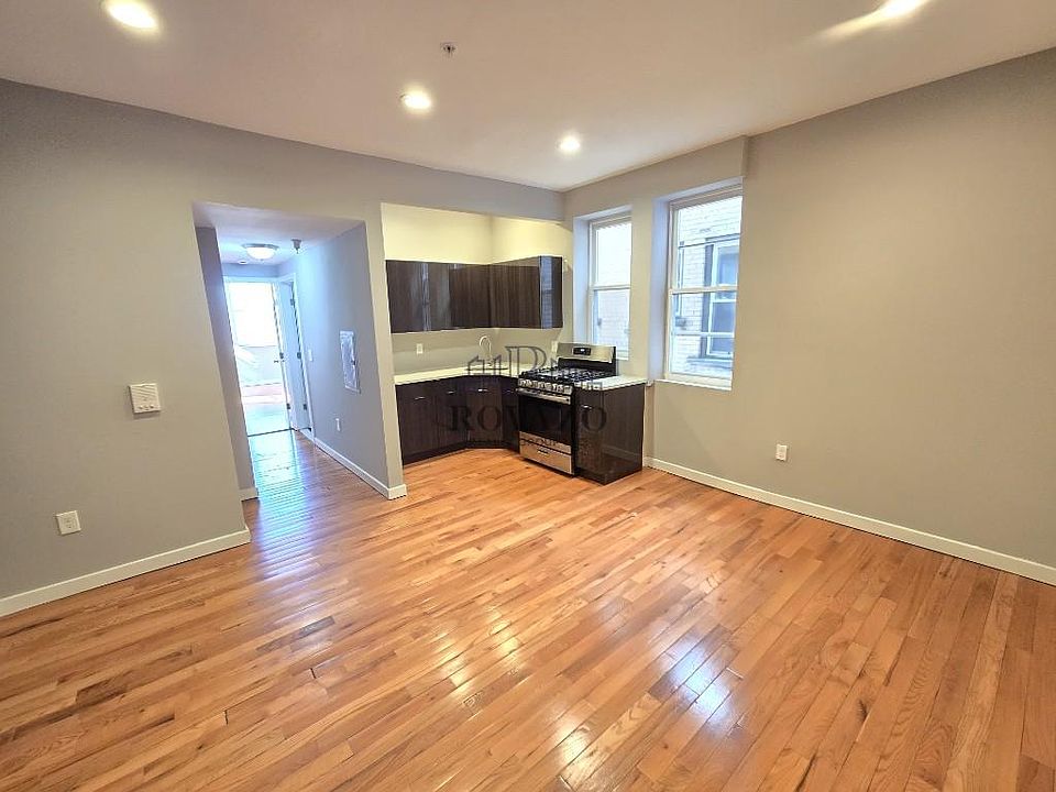 1st image of 875-876 18th Ave #304