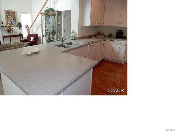 Casual kitchen/family room
