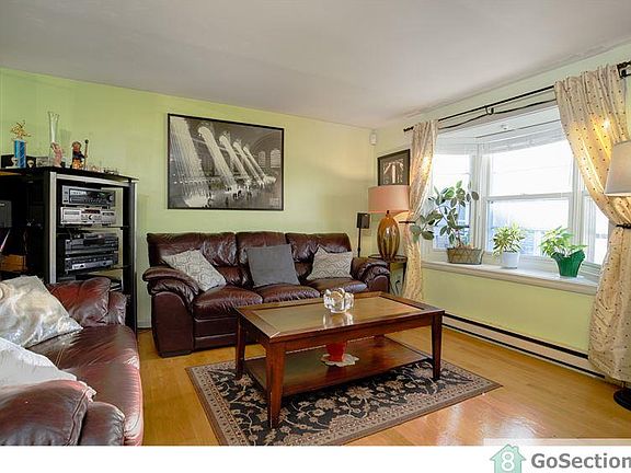 4th image of 642 Canterbury St #642