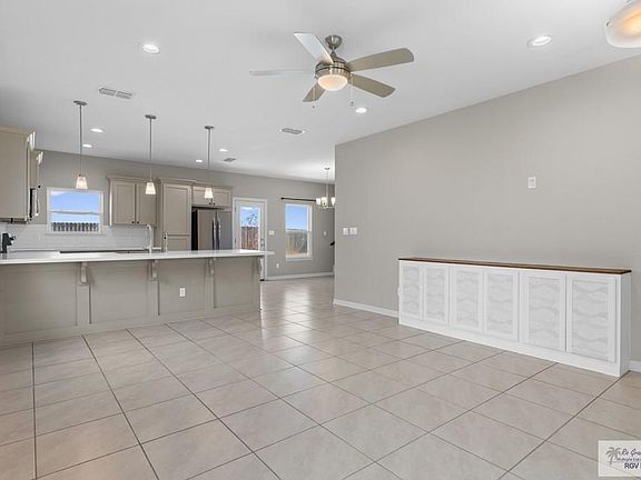 3rd image of 2412 Grove Ln