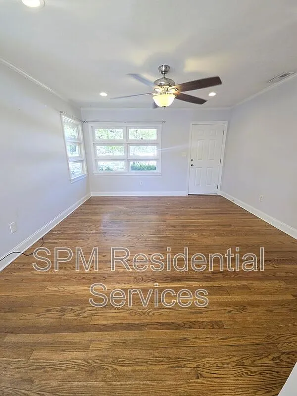 3 bed, 2.0 bath, 1000 sqft, $2,175 — Photo 2