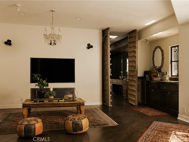 4909 Woodley Ave — Photo 26