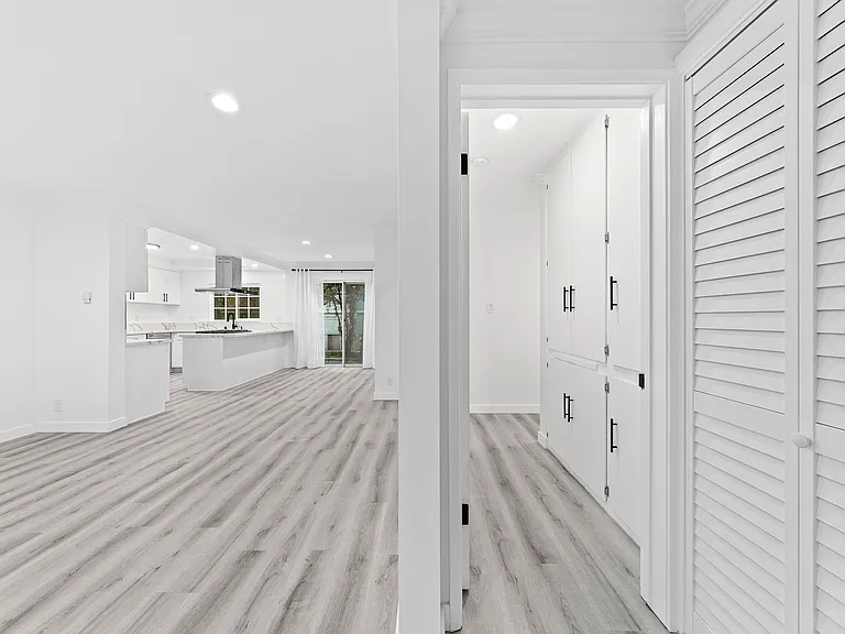 1102 Euclid St #1 — Photo 22