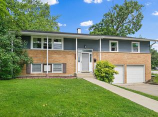 1340 E Kenilworth Ave, Palatine, IL 60074