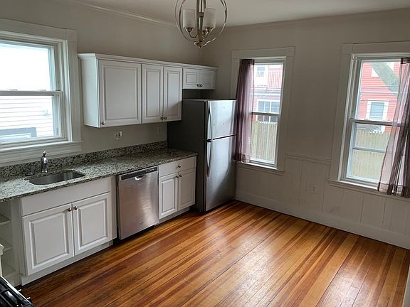 4th image of 77 Saint Andrew Rd #2