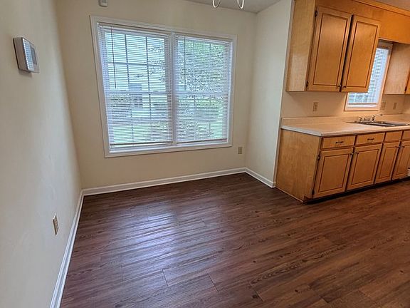 4th image of 104 Brazington Ct