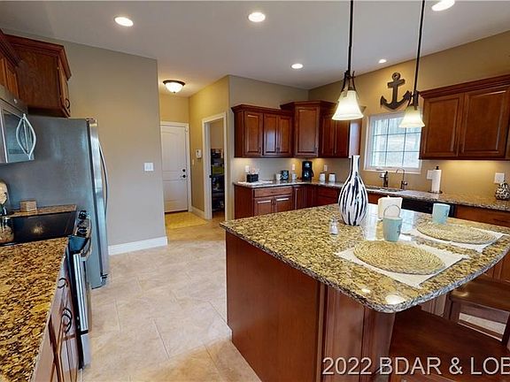 2nd image of 661 Via Appia Dr